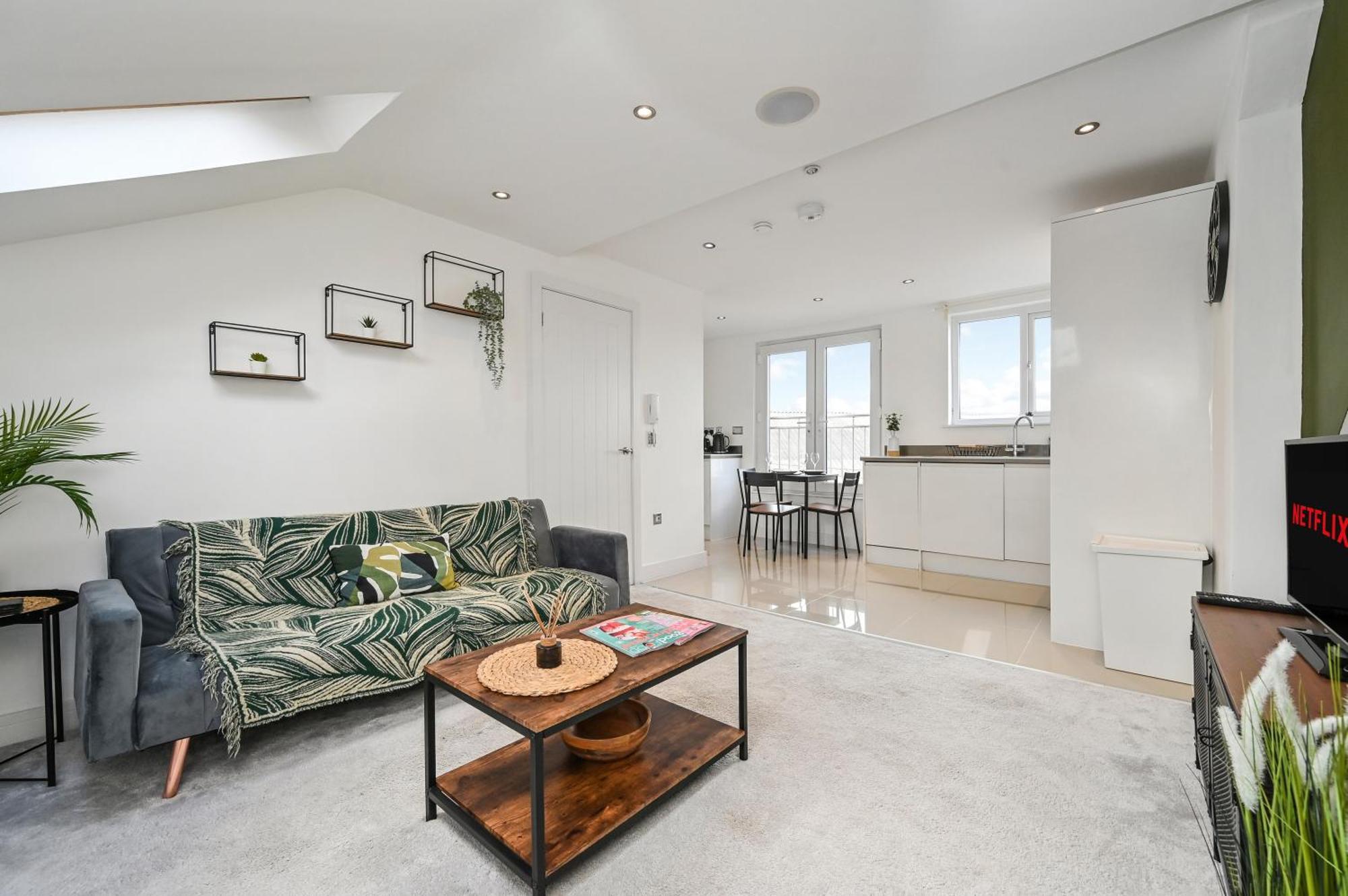 Family 1 Bed Apt Near Cardiff City Centre, Free Parking, Quiet, Secure Neighbourhood Екстер'єр фото