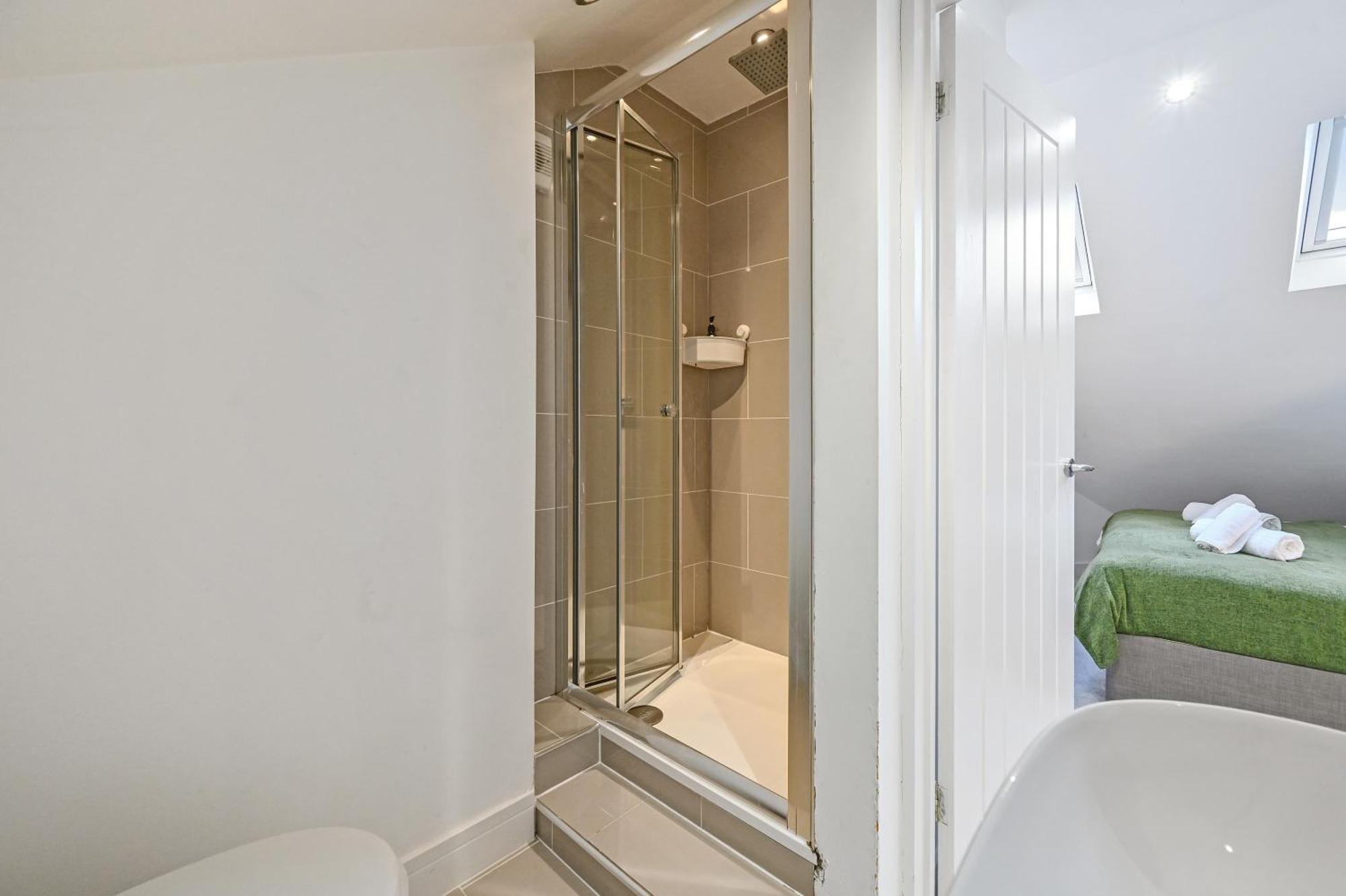 Family 1 Bed Apt Near Cardiff City Centre, Free Parking, Quiet, Secure Neighbourhood Екстер'єр фото