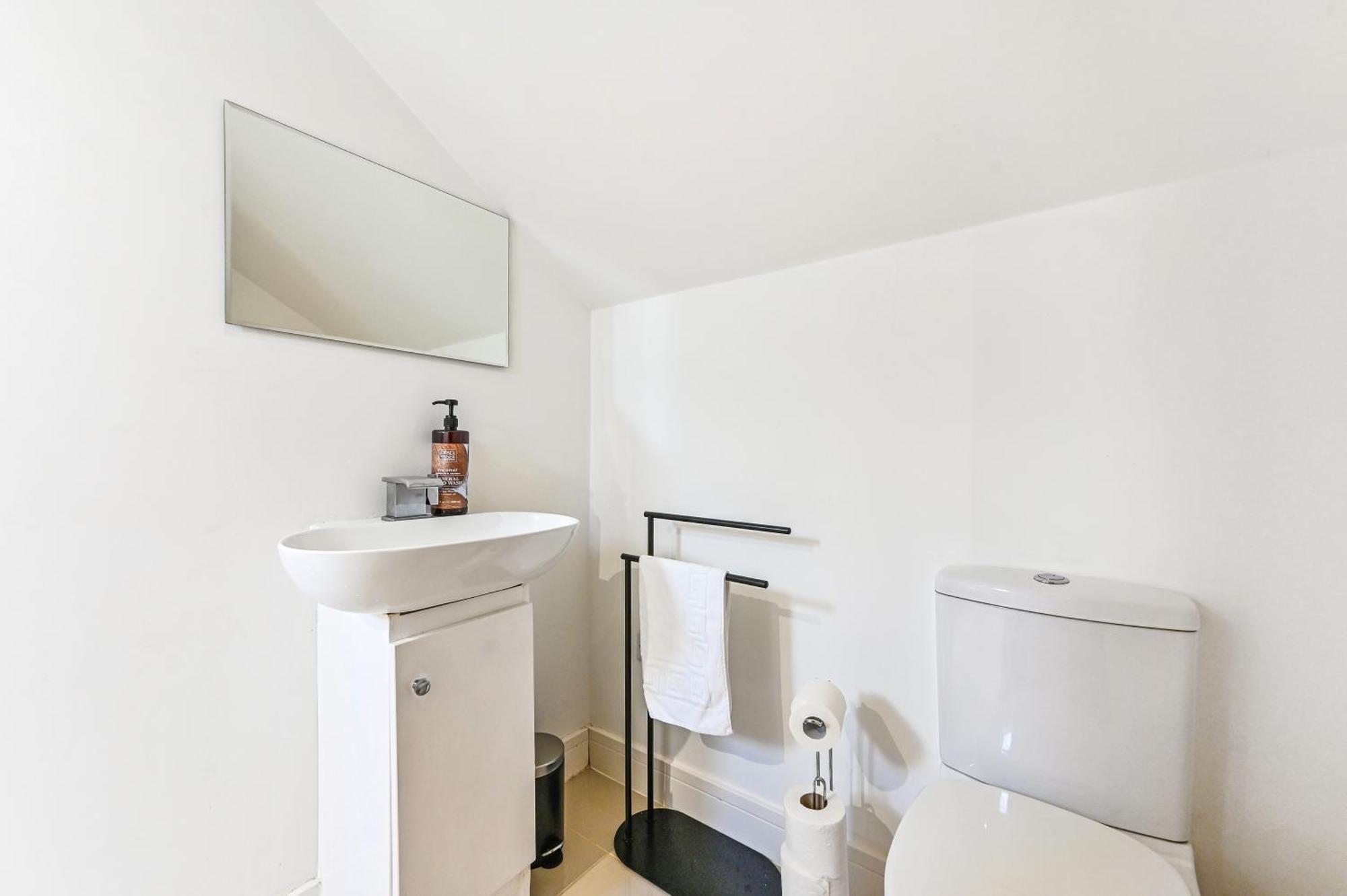 Family 1 Bed Apt Near Cardiff City Centre, Free Parking, Quiet, Secure Neighbourhood Екстер'єр фото